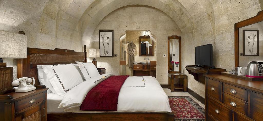 Seraphim Cave Suites and SPA
