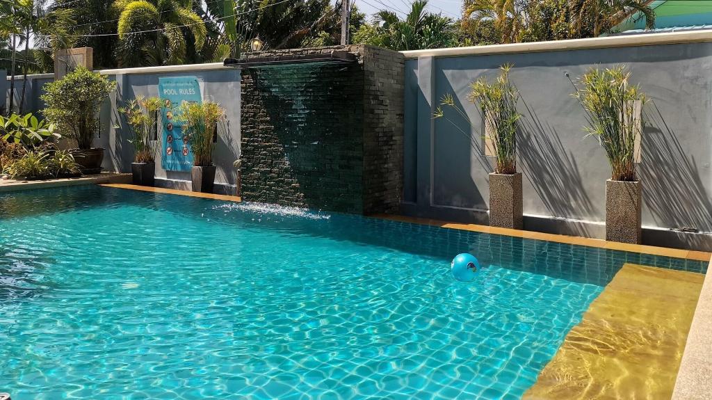 Hotel Happy Eight Resort by ZUZU, Thailand, Rawai Beach. Großes 2