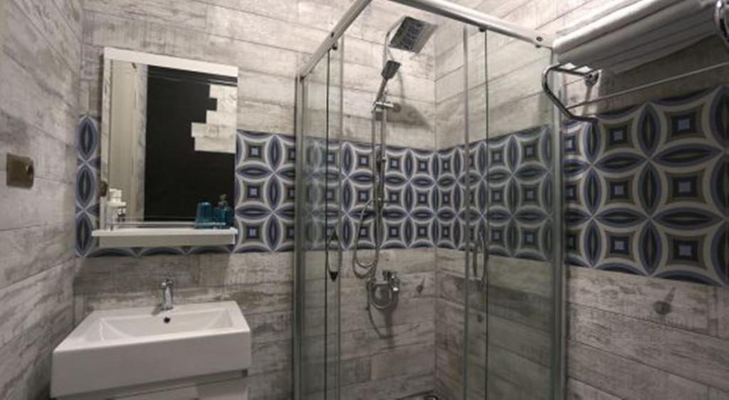 Hutsuite Hotel