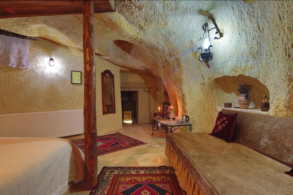 Jerveni Cave Hotel