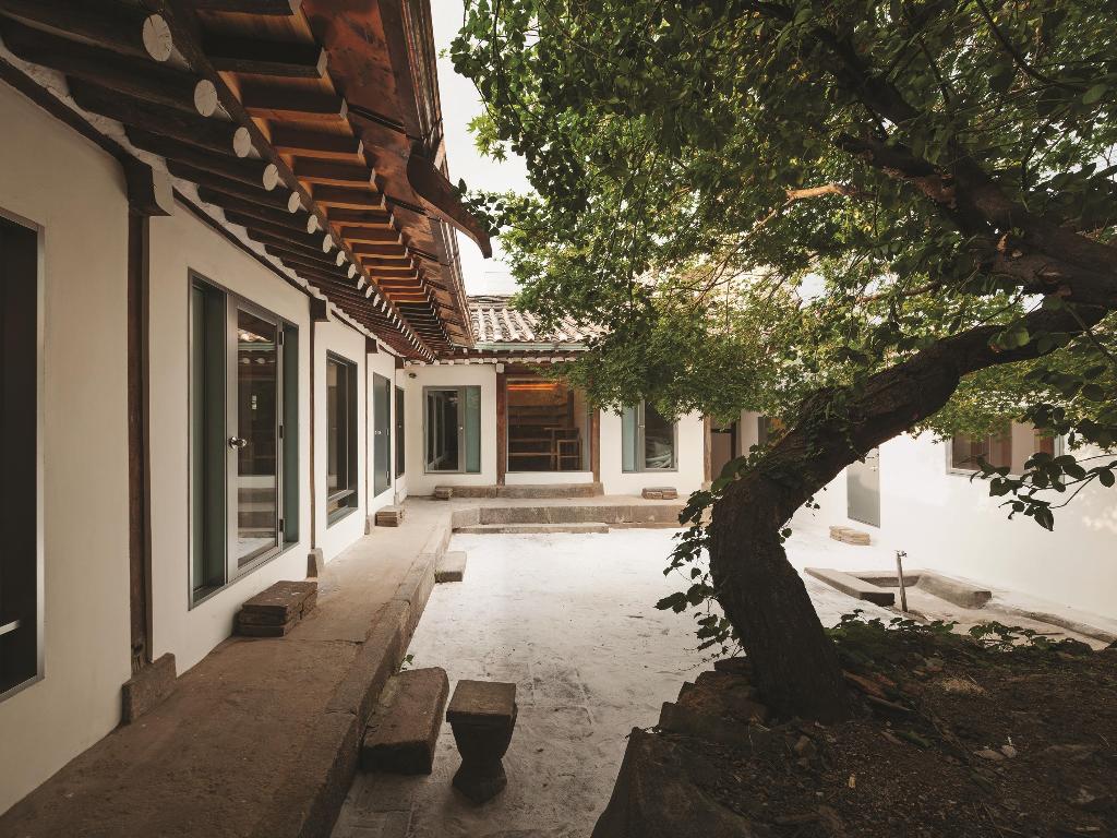 Hanok Residence Hotel Side