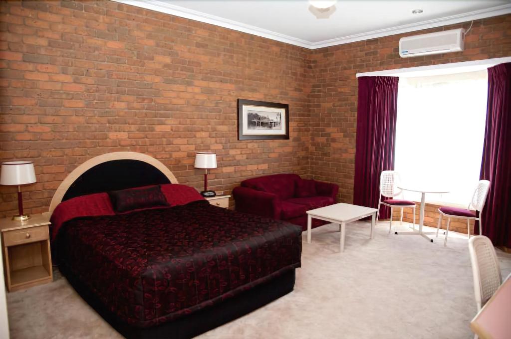 The Charles Sturt Motor Inn