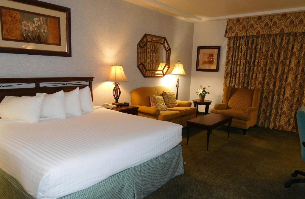 University Square Hotel