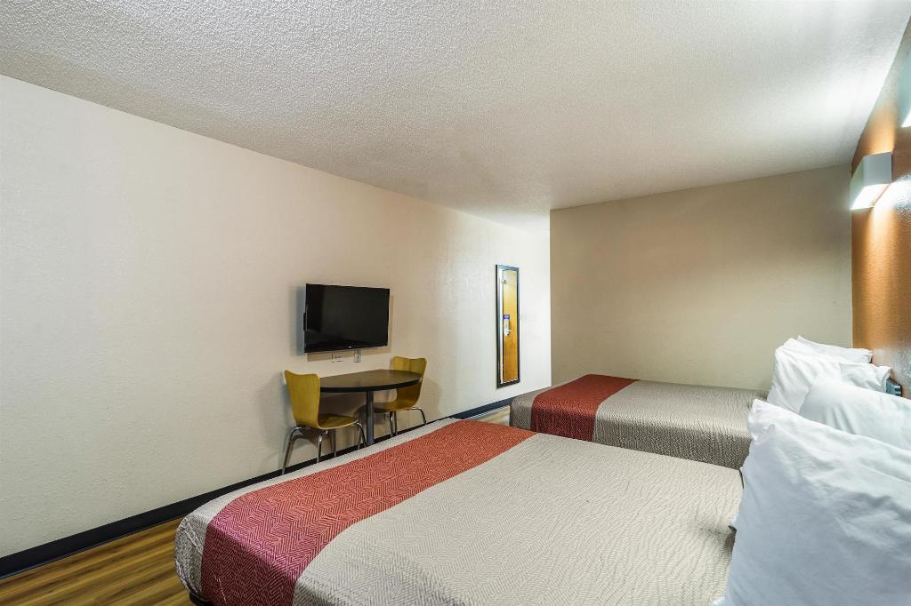 Motel 6 Libertyville, Il
