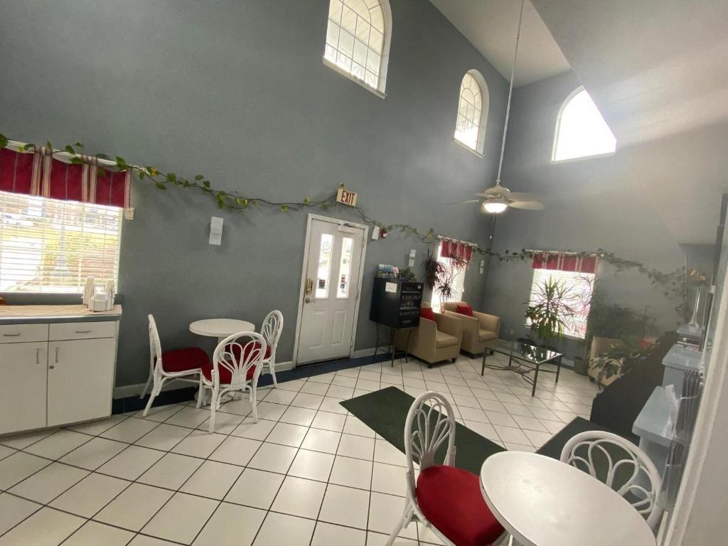 Key West Inn - Cookeville