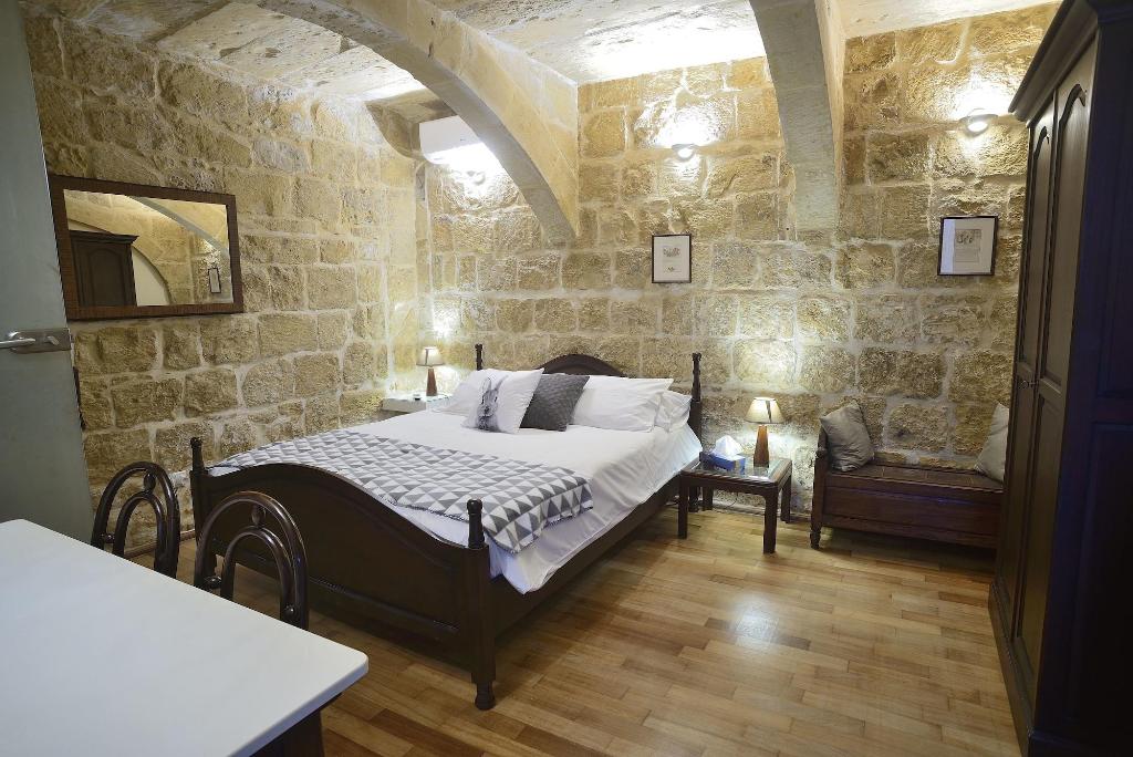 The Burrow Guest House — property photo 1