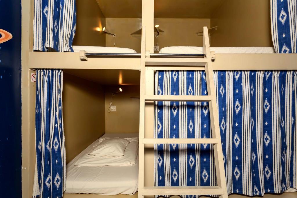 Supernova - Hostel
