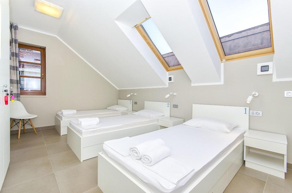 Hostel Dvor