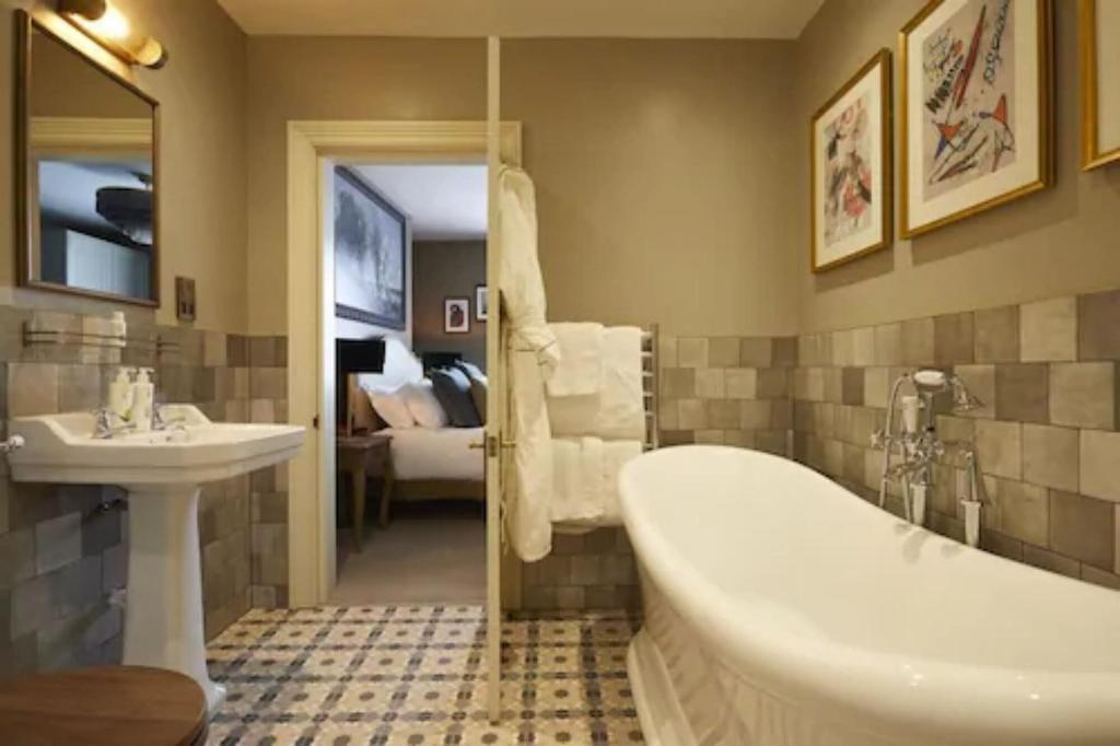Broadstreet Townhouse