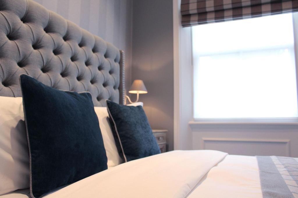 The Hayden Pub & Rooms