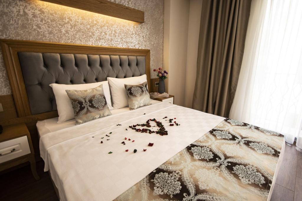Eliza Hotel