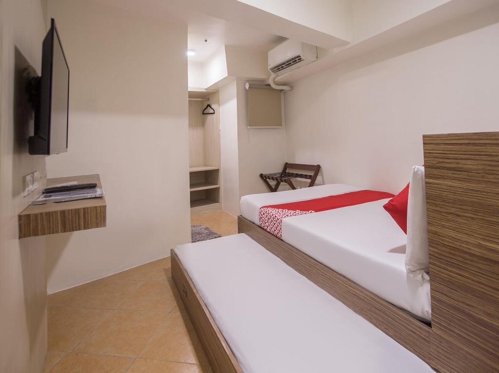 OYO 675 Circuit Hostel