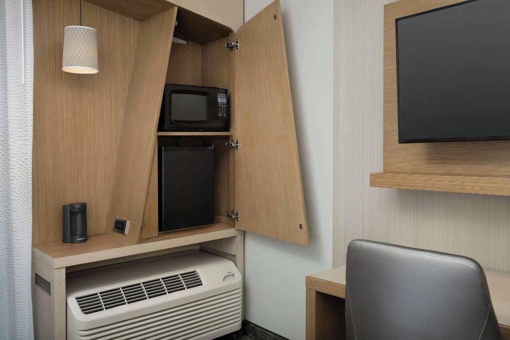 Courtyard By Marriott Portland East
