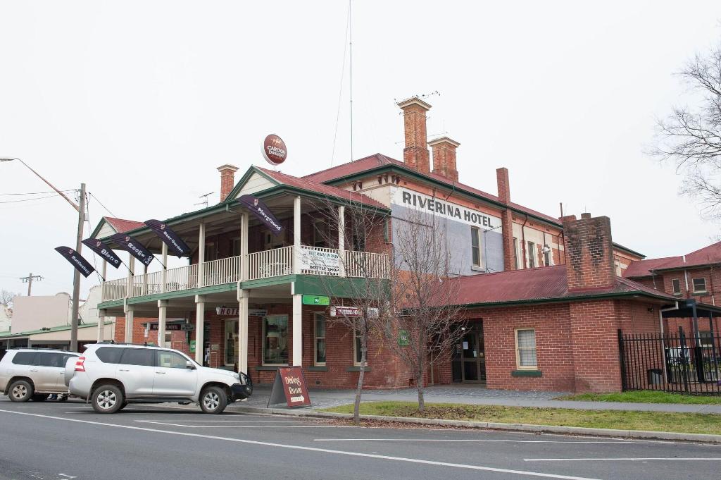 Riverina Hotel
