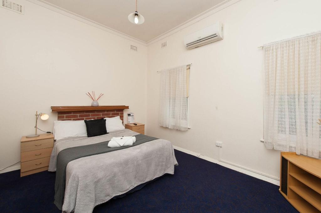Riverina Hotel