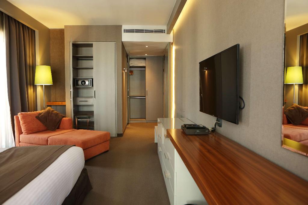 Parktower Suites