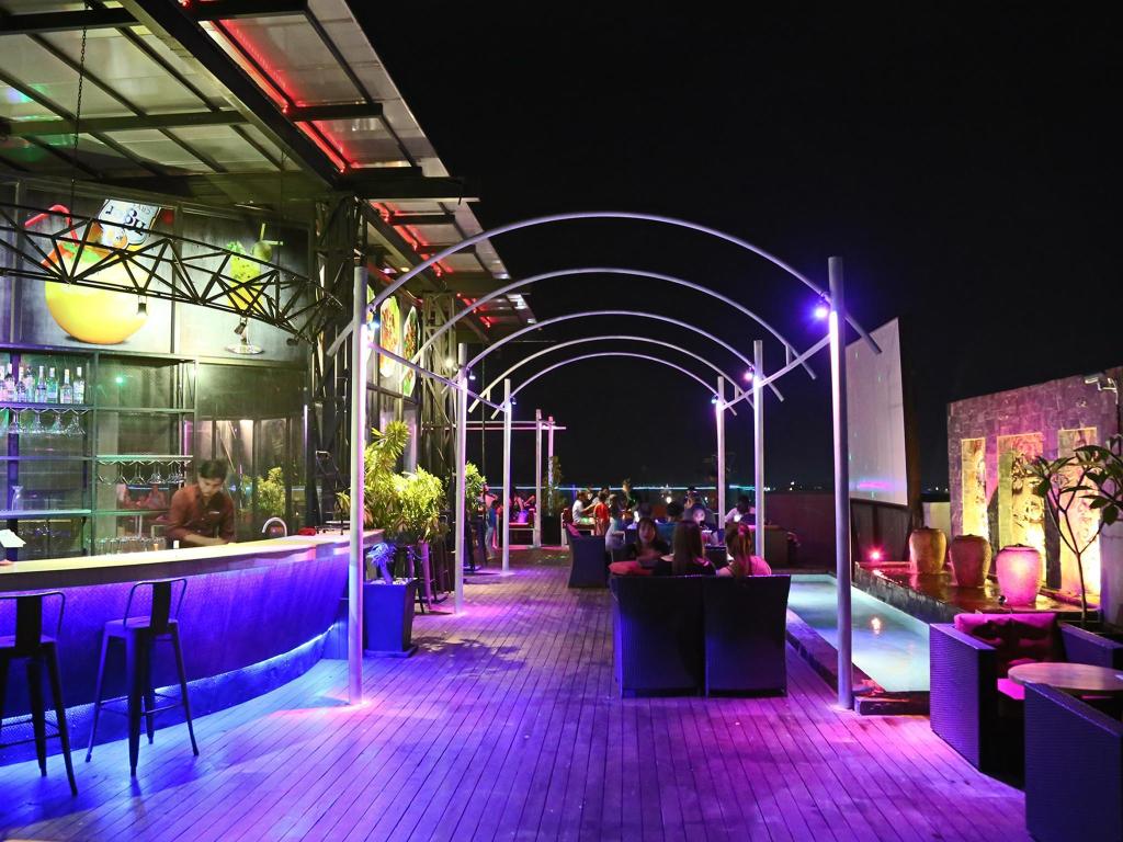 Yeak Loam Hotel