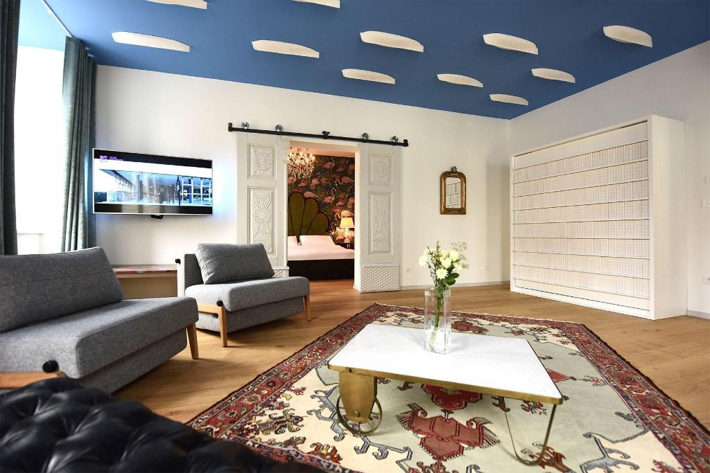 listing card gallery