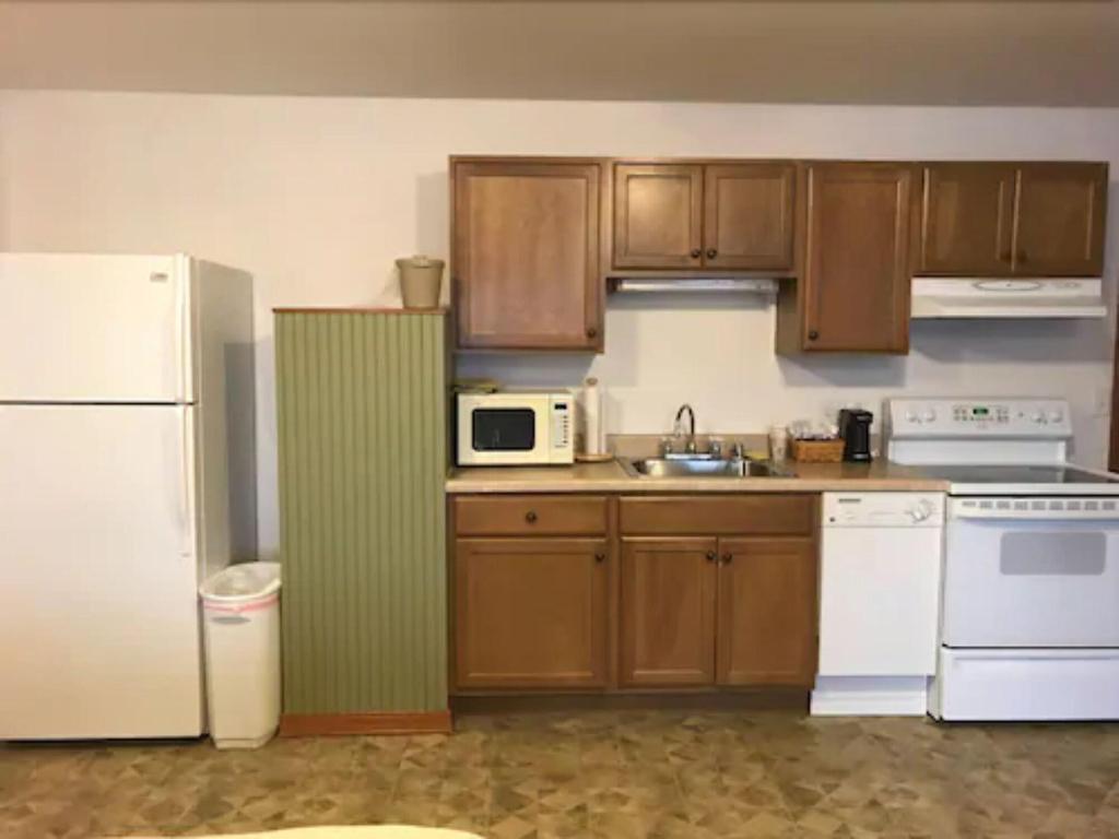 Longliner Lodge And Suites