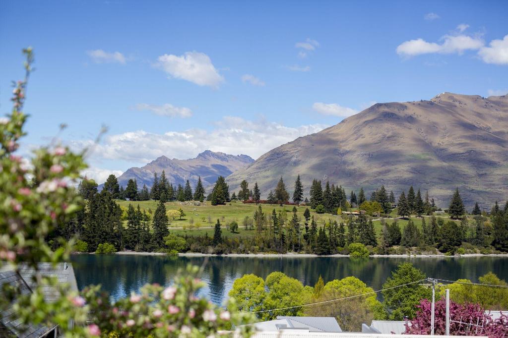 Stay Of Queenstown