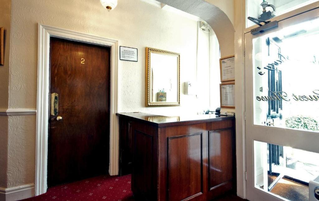 St Mary's Guest House - Lobby