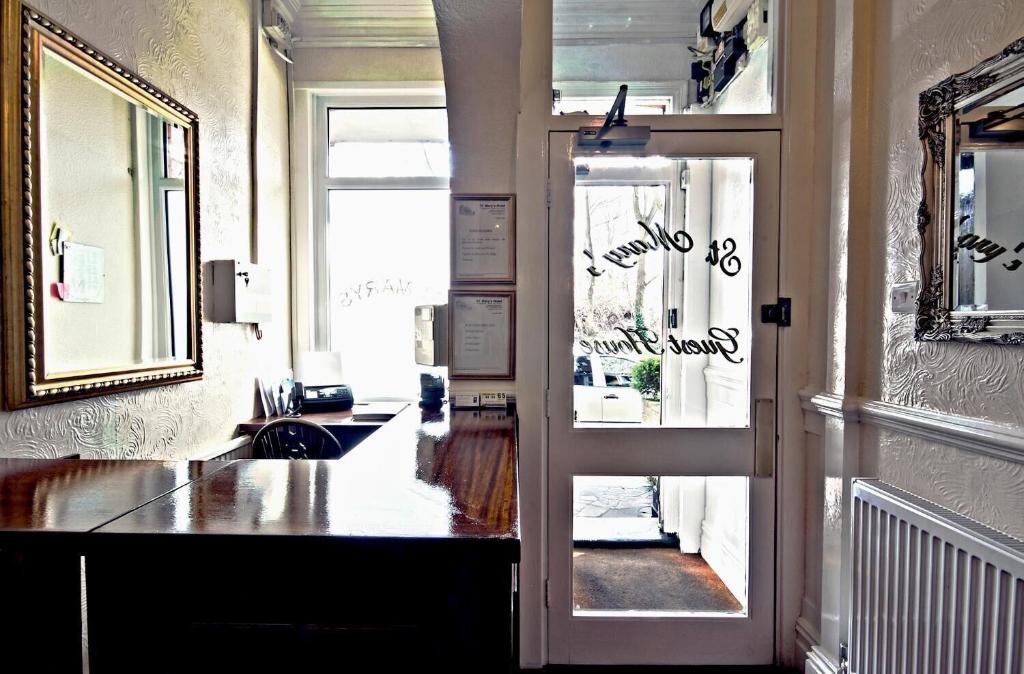 St Mary's Guest House - Lobby