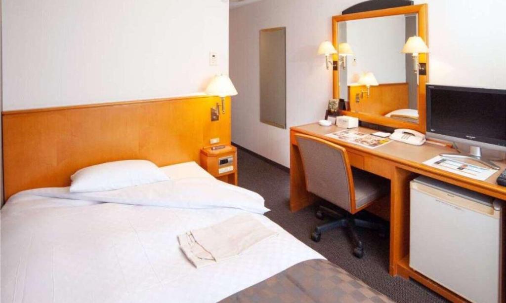 Jr Hotel Clement Uwajima