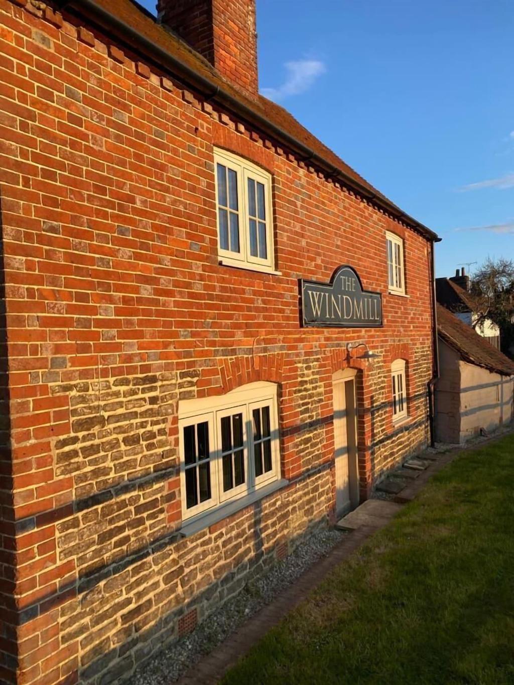 The Windmill Inn - General view