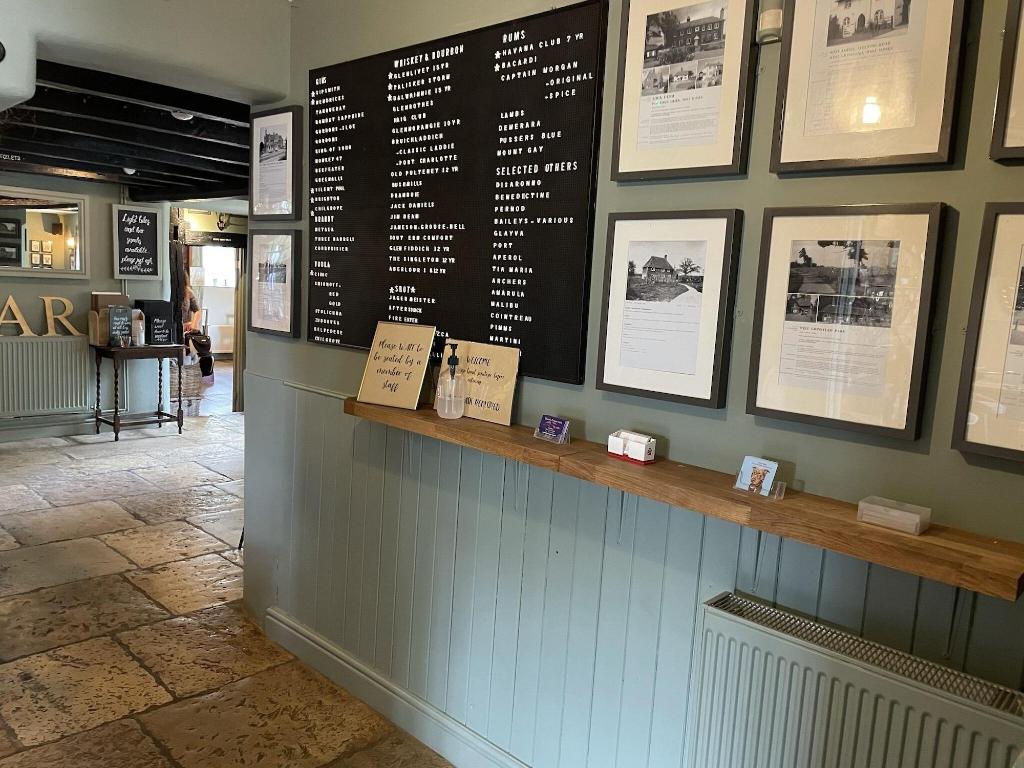 The Windmill Inn - Lobby