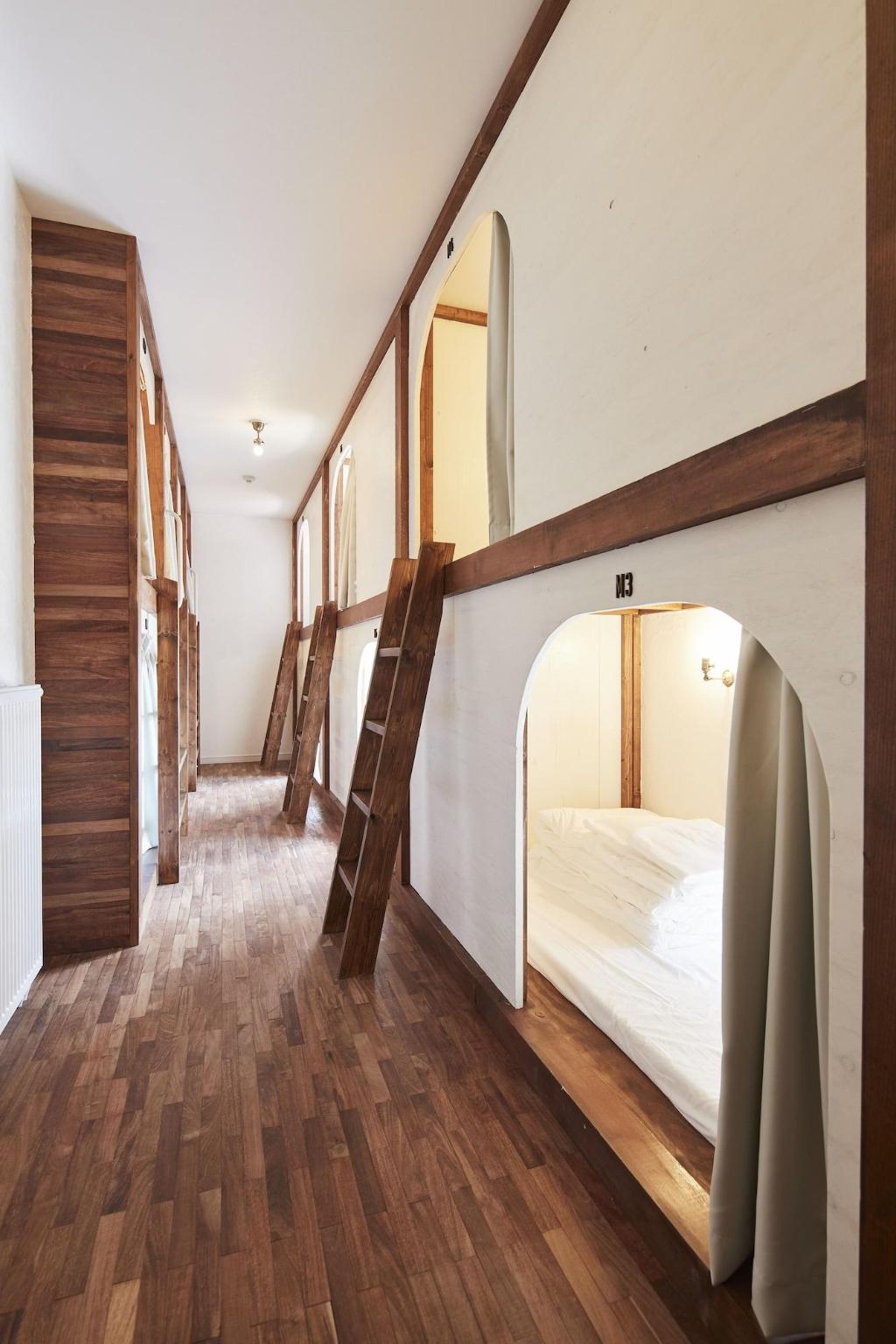 haku hostel & cafe bar