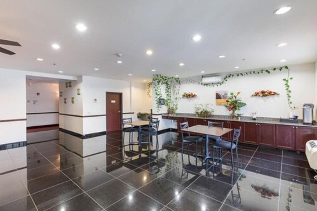 Budget Inn And Suites