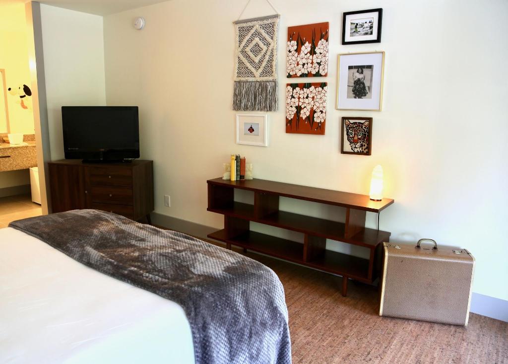 The Occidental Lodge