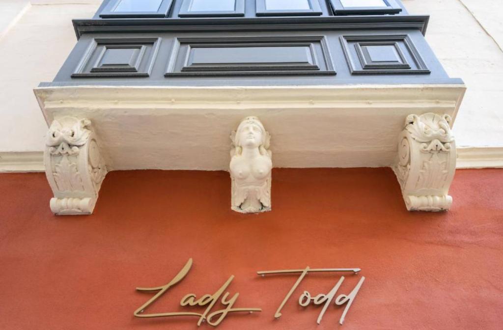 Lady Todd — property photo 1