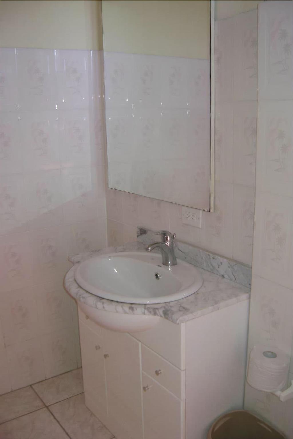 Caribbean Hotel Cayes
