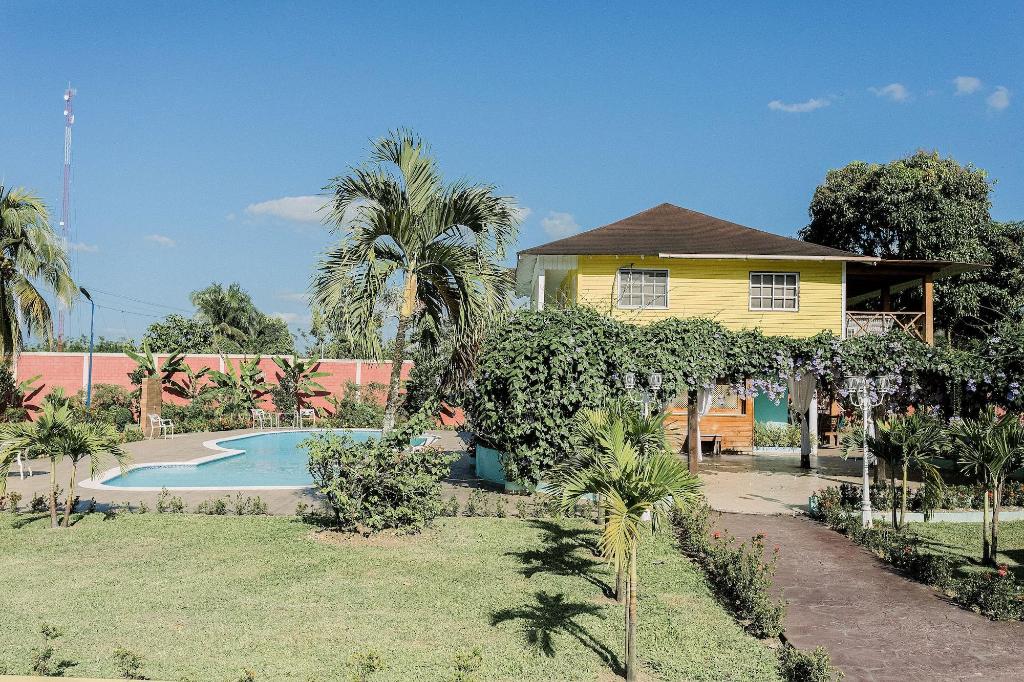 Hotel Rancho Guacamayos