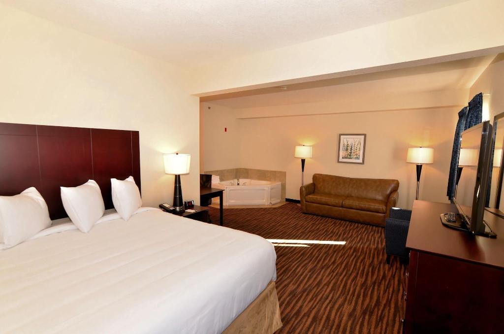 Cobblestone Inn & Suites - Holstein