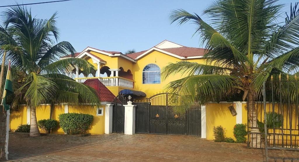 Coconut Pointe Villa And Beach Resort