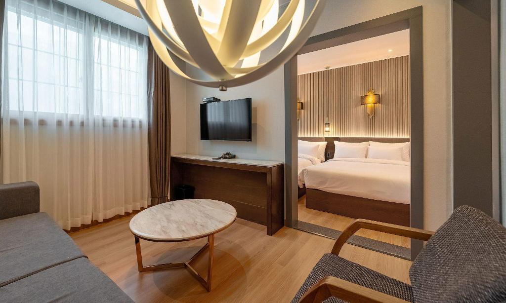Stubborn Hotel