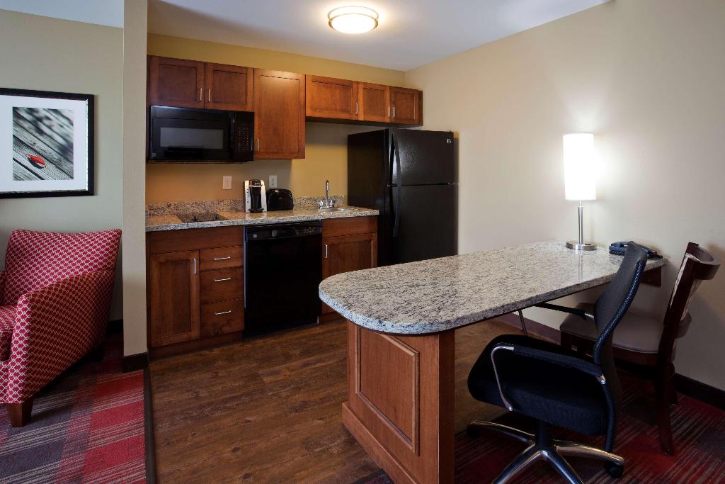 Grandstay Hotel And Suites