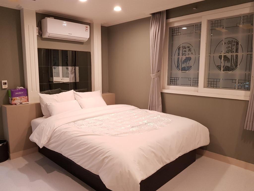 Hite Hotel