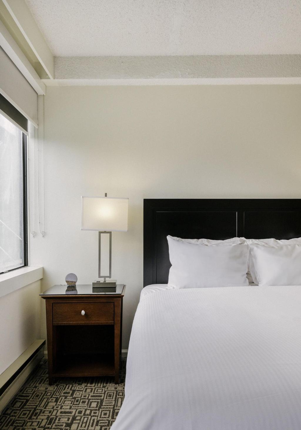 Mountain Side Hotel Whistler By Executive