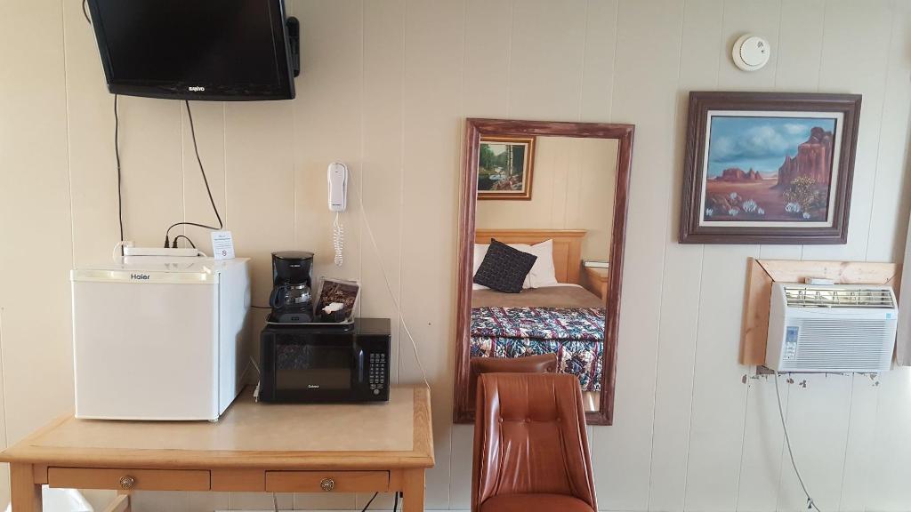 Trails End Motel
