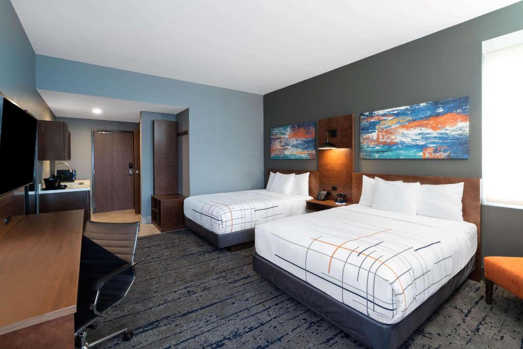 La Quinta Inn & Suites by Wyndham Louisville East