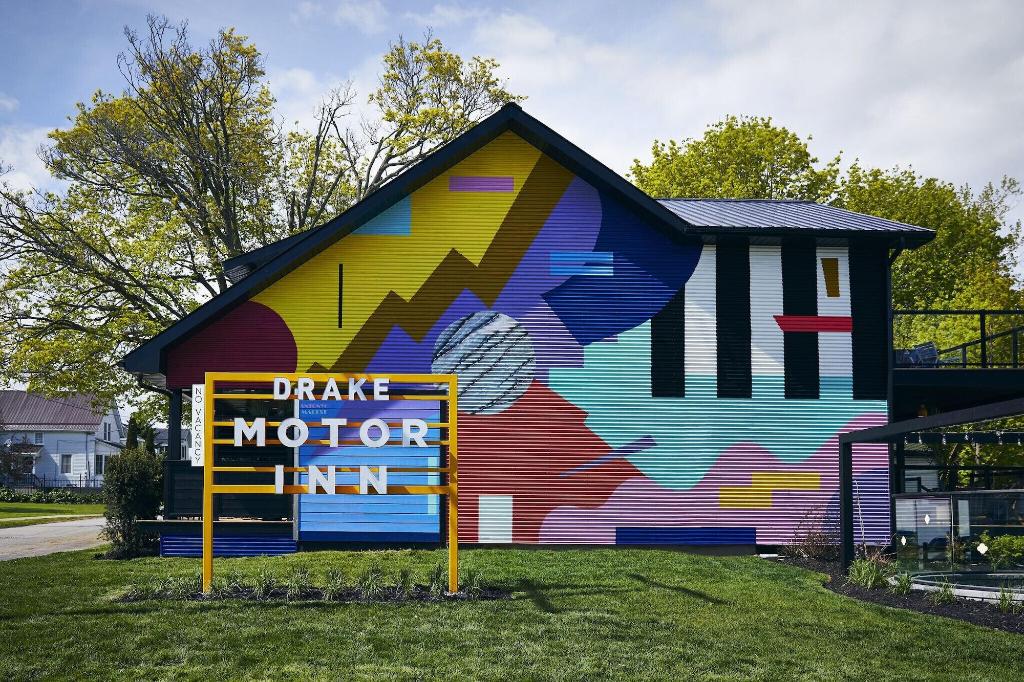 Drake Motor Inn