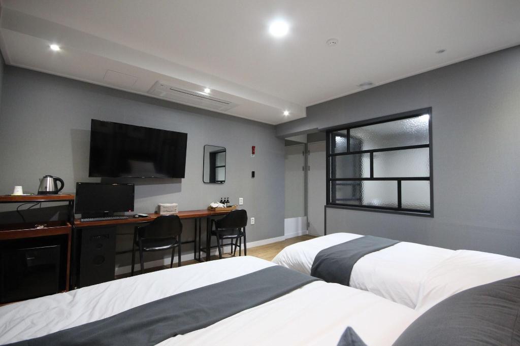 Brown Dot Hotel Jinhae