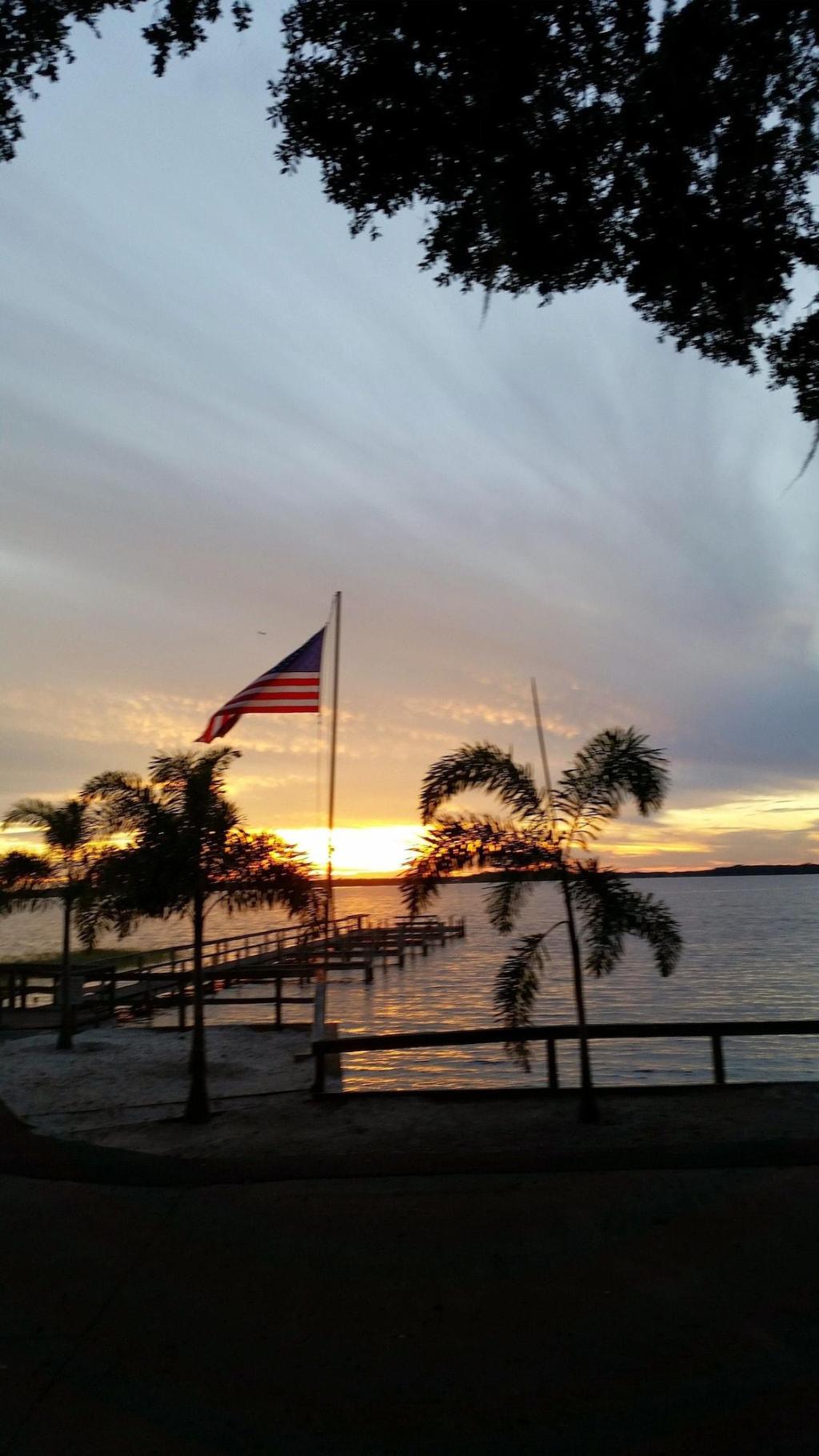 Lakeside Inn And Cafe