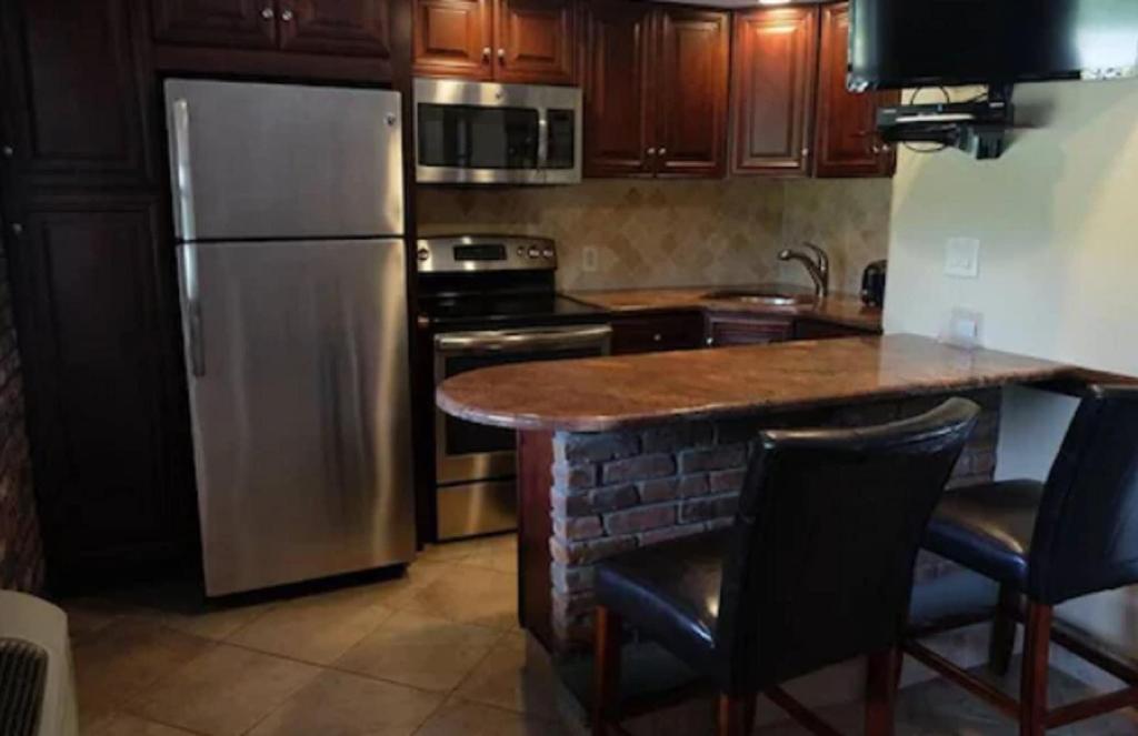 Chalet Inn & Suites Centerport