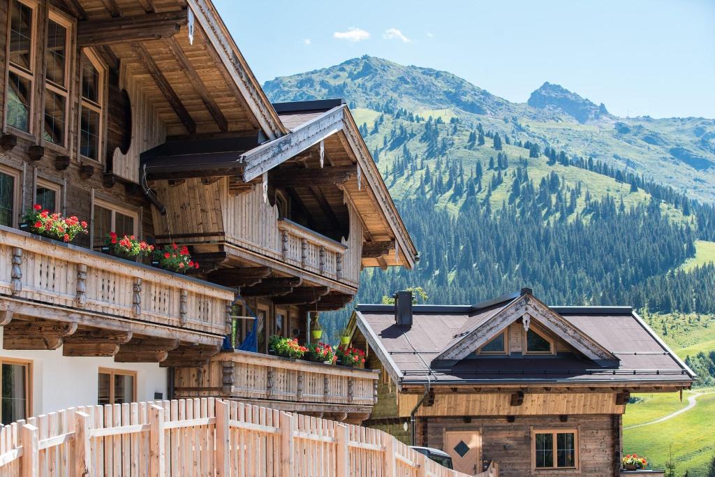 Montana Apartments