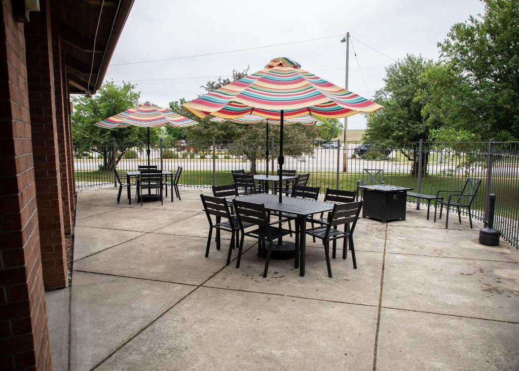 AmeriVu Inn & Suites