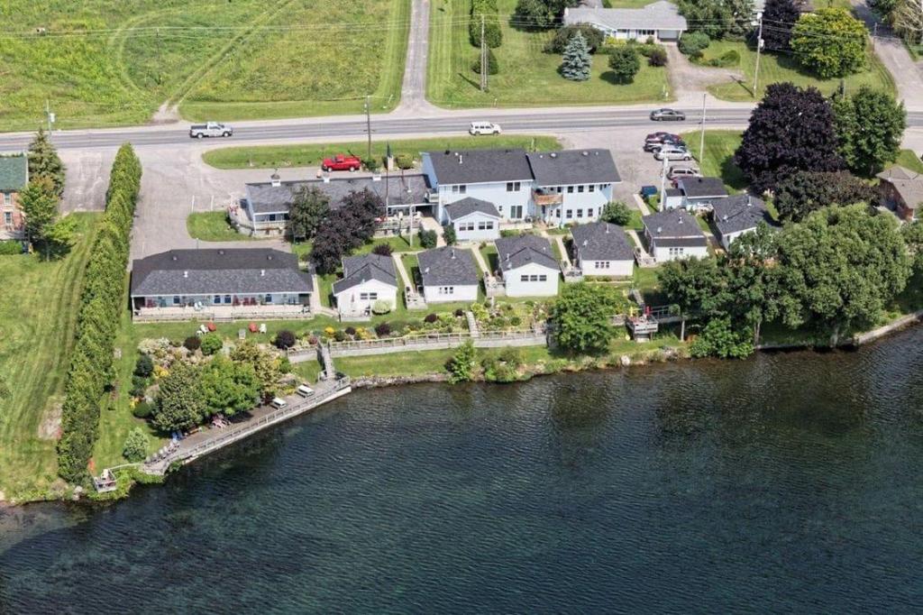 Dewar's Inn on the River